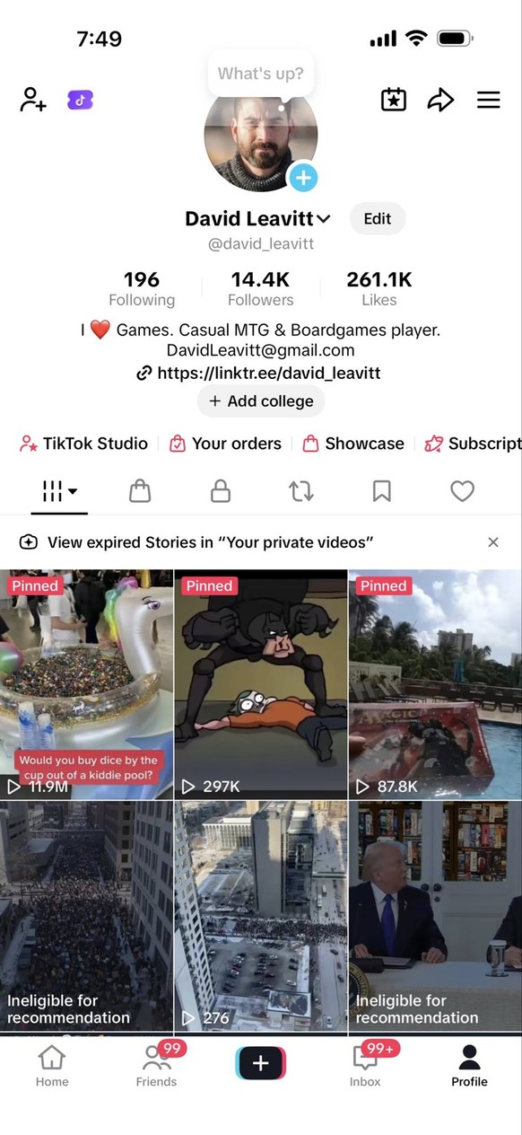 Compte Tiktok du journaliste David Leavitt où on voit que ses derniers posts sont soumis à modération ou obtiennent inhabituellement peu de vues