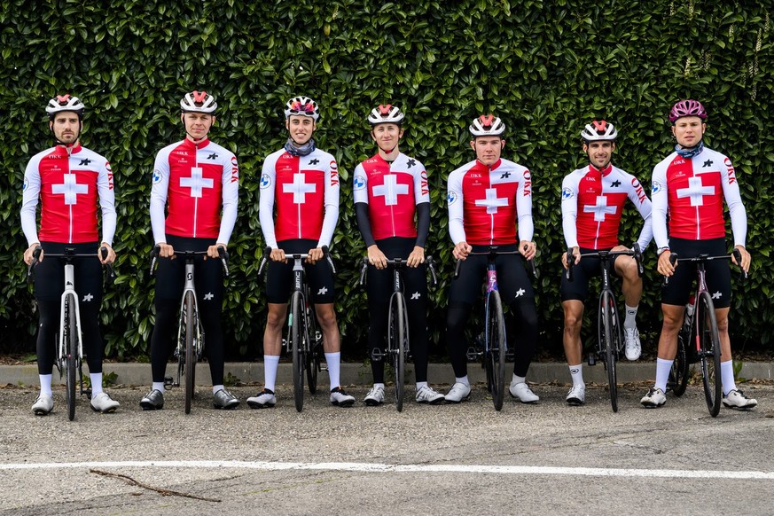 Les cylistes de l&#039;equipe Swiss Cycling, Antoine Aebi, Dario Lillo, Jan Stoeckli, Jonathan Boegli, Jan Sommer, Antoine Debons et Jan Christen, posent de gauche a droite, lors d&#039;une conference ...