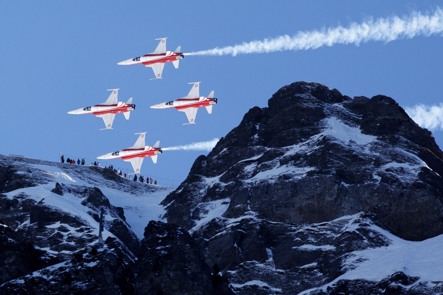Northrop F-5E Tiger II aircraft of the Patrouille de Suisse aerobatic team of the Swiss Air Force perform an aerobatic dispay ahead of the men&#039;s Downhill race at the Alpine Skiing FIS Ski World C ...
