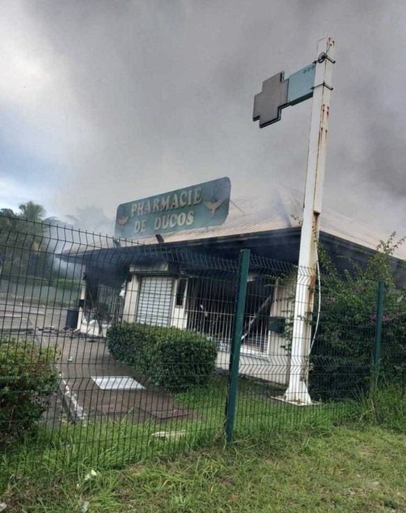 Une pharmacie détruite.