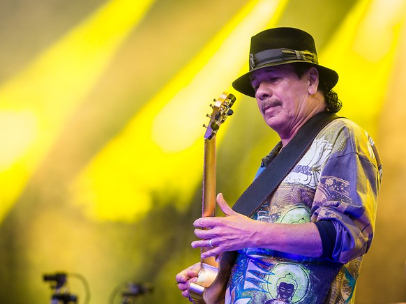 Le c�l�bre guitariste Carlos Santana a &quot;oubli�&quot; de boire et manger avant un concert (archives).