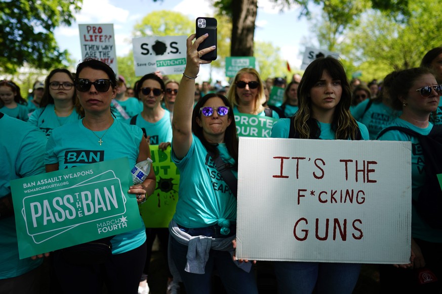 A Washington, des militants manifestent contre les armes à feux en libre circulation.