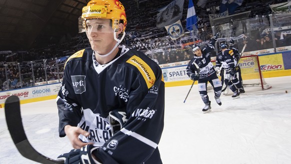 Ambri&amp;#039;s player Dominik Kubalik, during the fourth leg of the playoff quarterfinals of the ice hockey National League Swiss Championship between HC Ambri-Piotta and EHC Biel, at the ice stadiu ...