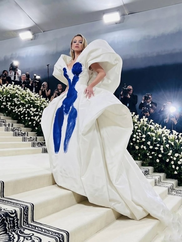 Un spécialiste de l'art espagnol partage 20 tenues imaginées par l'IA pour le MET Gala 2026, qui mettent en vedette un chef-d'oeuvre emblématique de l'histoire de l'art.