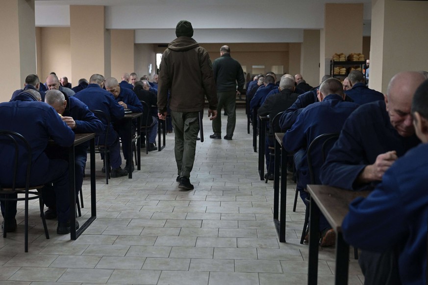 Les prisonniers de guerre russes, ici lors du déjeuner.