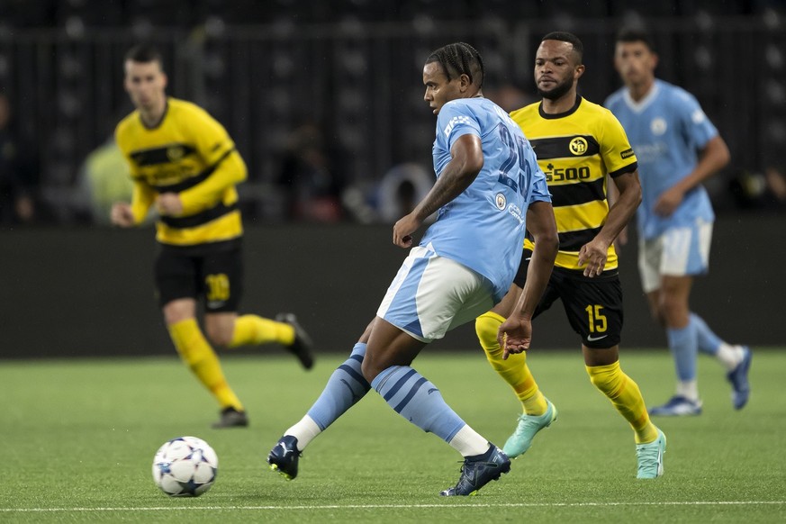 Manuel Akanji à Berne avec son équipe de Manchester City.