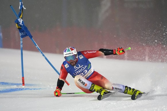 Switzerland&#039;s Luca Aerni speeds down the course during a men&#039;s World Cup giant slalom, in Schladming, Austria, Tuesday, Jan. 28, 2025. (AP Photo/Giovanni Auletta)