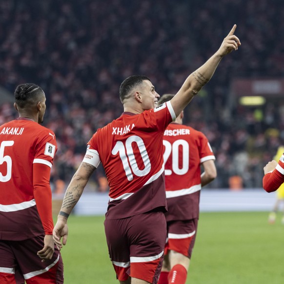 Granit Xhaka (no 10) et la Suisse veulent finir le travail au Kosovo.