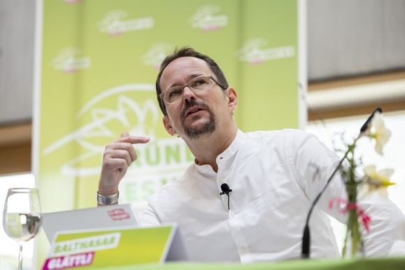 Balthasar Glaettli, Praesident Gruene Schweiz, spricht waehrend der Delegiertenversammlung der Gruenen Schweiz am Samstag, den 26. Maerz 2022, in Ziegelbruecke. (KEYSTONE/Christian Merz)