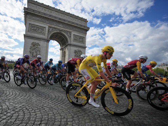 Tadej Pogacar a remporté dimanche à Paris son 5e Tour de France.