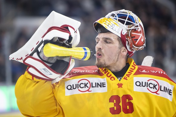 Biels Torhueter Joren Van Pottelberghe im zweiten Eishockey Playoff Halbfinalspiel der National League zwischen den ZSC Lions und dem EHC Biel am Samstag, 1. April 2023 in der Swiss Life Arena in Zuer ...