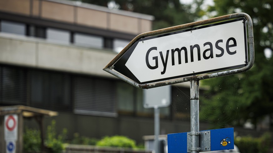 Un panneau est photographie apres une conference de presse au sujet de la strategie a l'horizon 2040 du Canton de Vaud pour la gestion des gymnases et ecoles professionelles, ce lundi 9 septembre ...