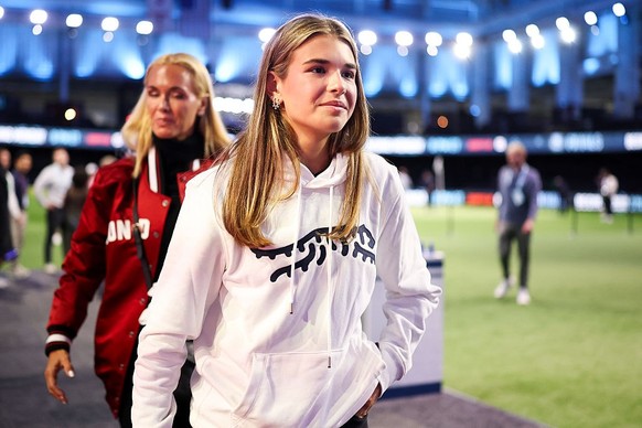 PALM BEACH GARDENS, FLORIDA - MARCH 17: Kai Trump and her mother Vanessa Trump, girlfriend of Tiger Woods of Jupiter Links GC, look on after a match between Jupiter Links and Boston Common Golf at SoF ...