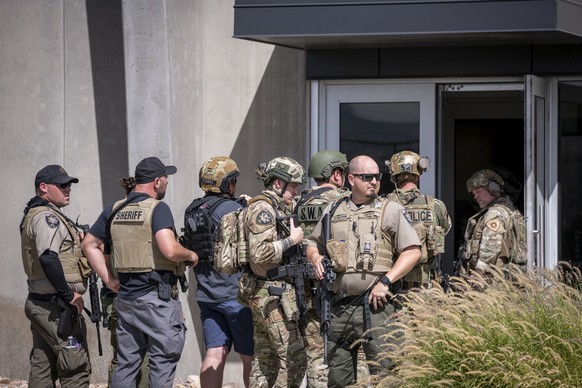 epaselect epa12368529 First responders stand outside the doorway of the Nuvi building following the shooting of Charlie Kirk, the CEO and co-founder of the conservative youth organization Turning Poin ...