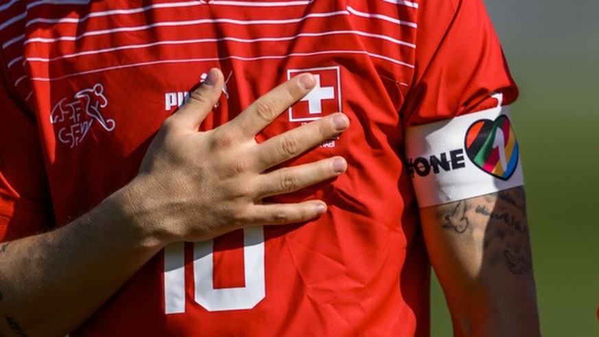 Switzerland&#039;s midfielder Granit Xhaka, left, and Switzerland&#039;s goalkeeper Yann Sommer, right, sing the national anthem during a friendly soccer match between Switzerland and Ghana in prepara ...