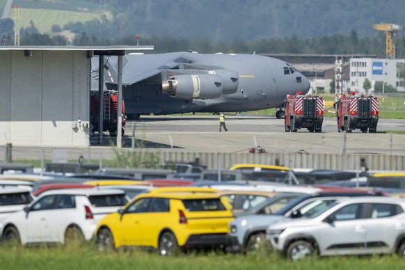 KEYPIX - Ein Transportflugzeug der USA steht auf dem Flugplatz Emmen, anlaesslich der geplanten Unterzeichnung einer Absichtserklaerung zwischen dem Iran und den Vereinigten Staaten auf dem Buergensto ...