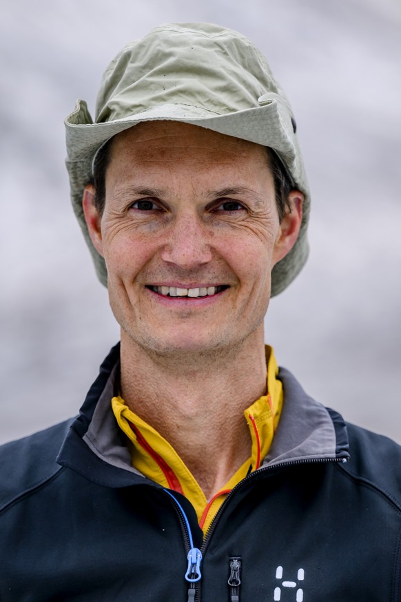Matthias Huss, glaciologue a l&#039;Ecole polytechnique de Zurich (ETH Zurich), pose devant le glacier de Gries, (Griesgletscher) le vendredi 2 septembre 2022 pres du col du Nufenen en Valais. Le glac ...