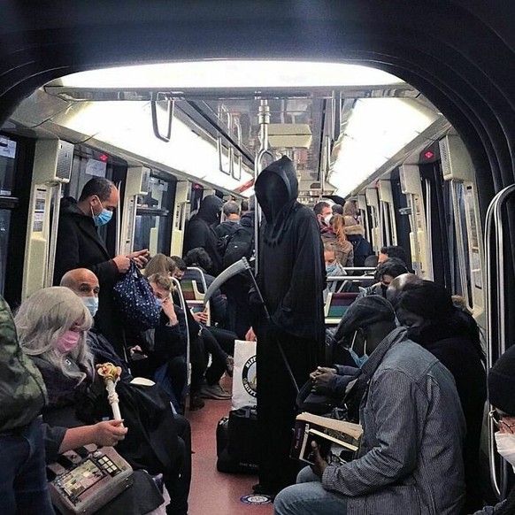 Gens dans le metro: Lustige und absurde Bilder aus dem Strassenbahn-Leben in Paris