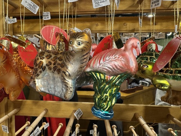 Envoyée flairer la magie de l’Avent outre Sarine, je m’attendais à trouver un marché comme tant d’autres: du kitsch, du vin chaud, trois stands de gadgets en plastique et basta. Sauf que non. Ce «Wien ...