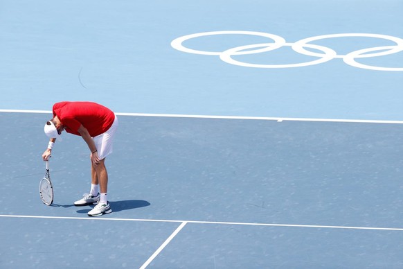 epa09372424 Daniil Medvedev, of the Russian Olympic Committee, reacts during his men&#039;s singles third round tennis match against Fabio Fognini, of Italy, at the Tokyo 2020 Olympic Games, at the Ar ...