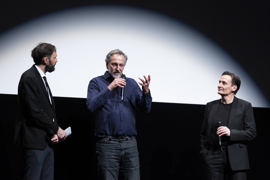 Niccolo Castelli, Co-Leiter Solothurner Filmtage, links, und die Co-Regisseure des Films "The Narrative" Bernard Weber, Mitte, und Martin Schilt, rechts, bei der Eroeffnung der 61. Solothurn ...