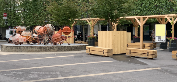 La place de la gare de Neuchâtel ne permet plus aux voitures de se garer et ça énerve les automobilistes comme une partie des commerçants. Certains craignent que le lieu devienne un point de deal.
