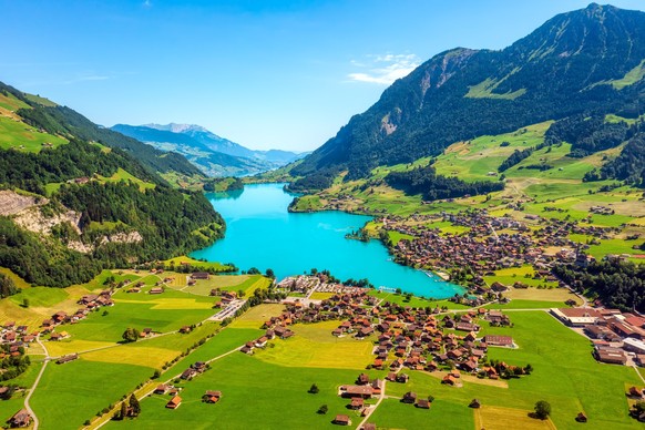 Lungern au bord du lac du même nom.