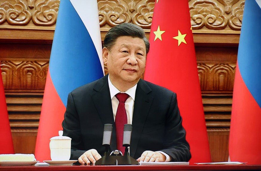 epa10382493 Chinese President Xi Jinping (on screen) attends a meeting with Russian President Vladimir Putin via video conference at the Kremlin in Moscow, Russia, 30 December 2022. EPA/MIKHAEL KLIMEN ...