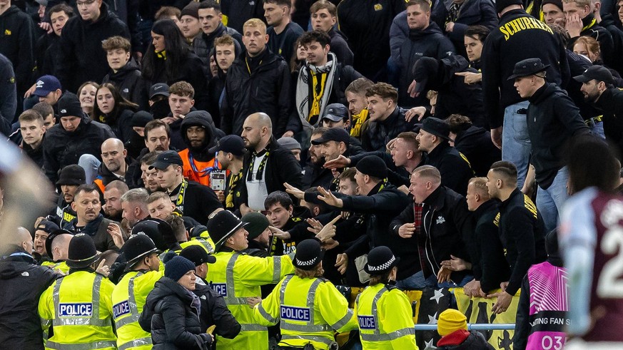 Aston Villa v BSC Young Boys Europa League 27/11/2025. GOAL scores 2-0 scuffles start between Young Boys fans and police during the Europa League match between Aston Villa and BSC Young Boys at Villa  ...