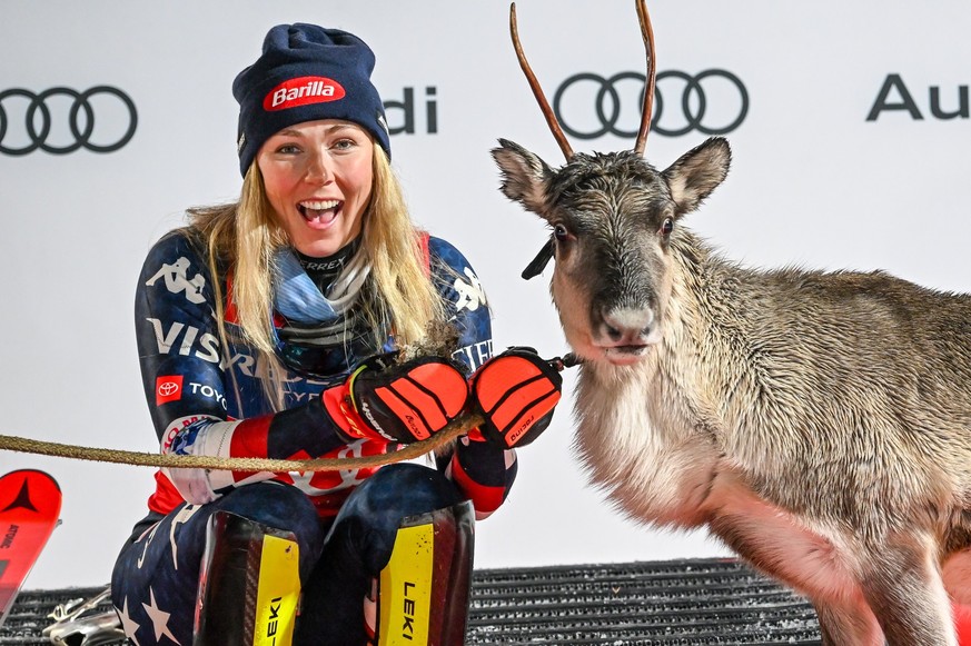epa11724424 Mikaela Shiffrin of United States with a reindeer after winning in the Women&#039;s Slalom race at the FIS Ski World Cup in Levi, Finland, 16 November 2024. EPA/Kimmo Brandt