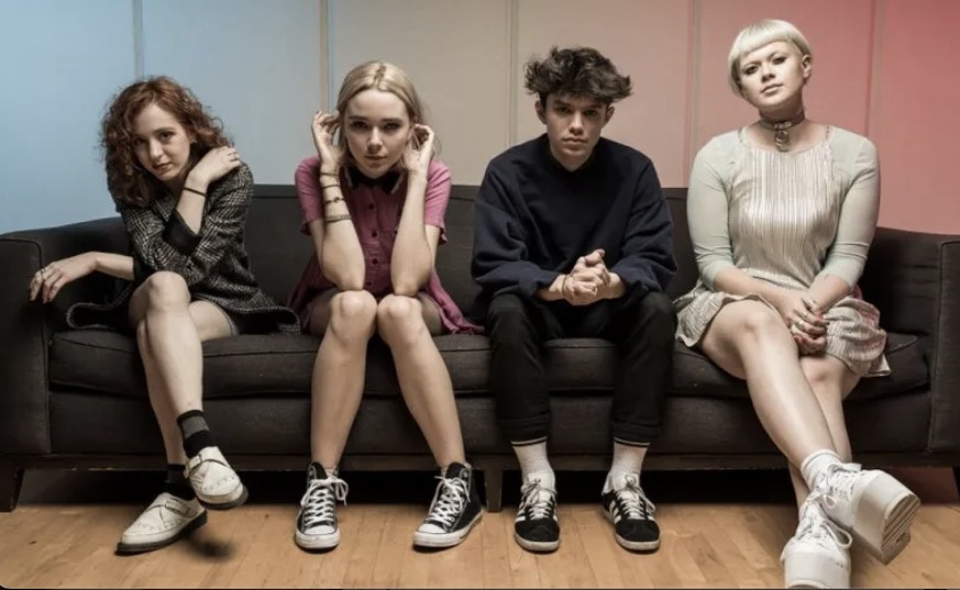 The Regrettes et Maxx, qui avait déjà toutes les peines du monde à éduquer son cuir chevelu.