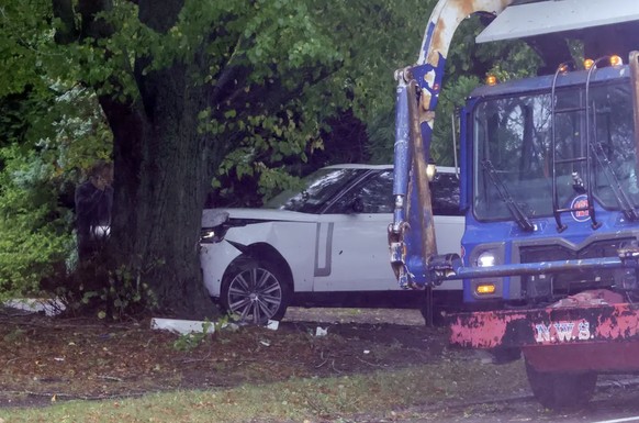 Alec Baldwin a percuté un arbre avec son Range Rover alors qu&#039;il traversait les Hamptons.