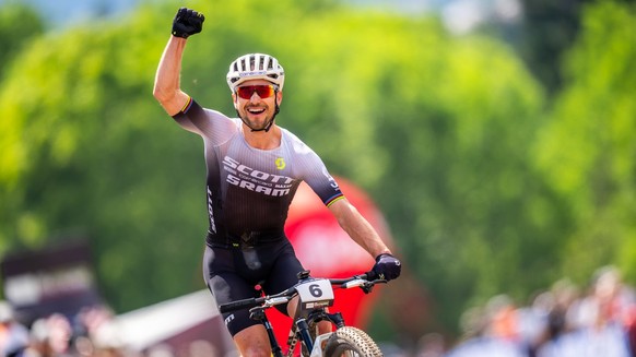 Nino Schurter from Switzerland, 1st, crosses the finish line of the Cross Country Men Elite, XCC, WHOOP UCI Mountain Bike World Series, on Sunday, June 16, 2024, in Val Di Sole, Italia. (KEYSTONE/Maxi ...