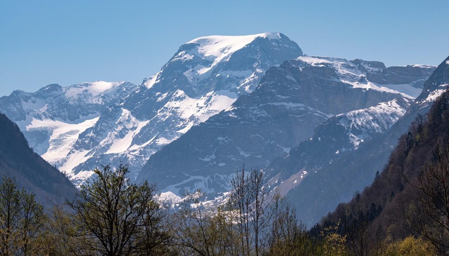 Le Tödi, le plus haut sommet des Alpes glaronnaises, a par exemple perdu douze mètres de hauteur depuis 1960