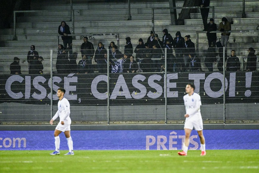 La banderole en question, seul message graphique visible affiché par les ultras lausannois mercredi soir à Sion.