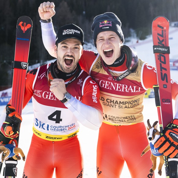 epa10472922 Second placed Loic Meillard (L) and winner Marco Odermatt of Switzerland react in the finish area after the Men&#039;s Giant Slalom event at the FIS Alpine Skiing World Championships in Co ...