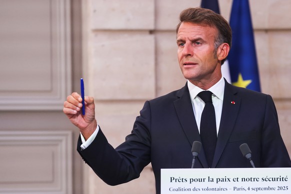 epa12351974 France&#039;s President Emmanuel Macron addresses a press conference following the Coalition of the Willing Summit, at the Elysee Palace in Paris, France, 04 September 2025. European leade ...