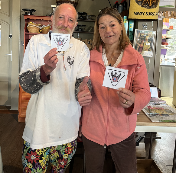 Vincent et Catherine, les gérants de La Tramontana, aiment le hockey et un club en particulier.