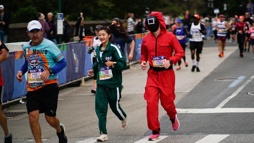 Il y a quand même un mec qui a couru 42 kilomètres avec un masque. Faut le faire.
