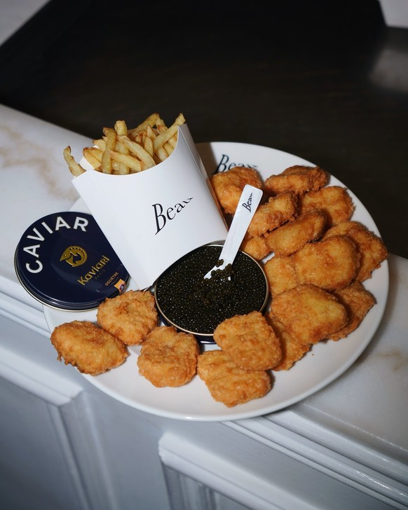 Beau est un restaurant à Dubaï qui propose le combo nuggets et caviar.