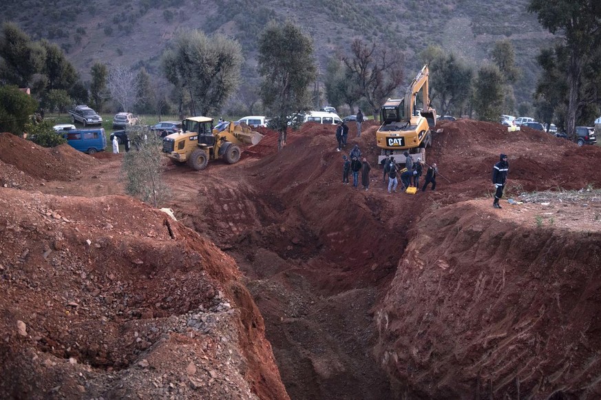 epa09725152 Rescue operations are underway by Moroccan authorities and firefighters to get five-year-old child Reyan out of a well into which he fell some two days earlier, in the region of Chefchaoue ...