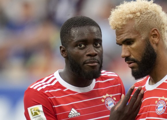 Bayern&#039;s Dayot Upamecano, left, speaks with Bayern&#039;s Eric Maxim Choupo-Moting during a German Bundesliga soccer match between TSG 1899 Hoffenheim and Bayern Munich in Sinsheim, Germany, Satu ...