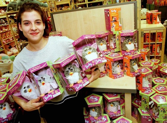 Das Furby-Fieber in einem Zürcher Warenhaus 1999.