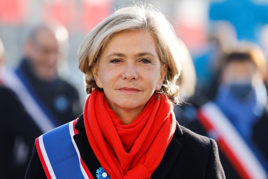 epa09575473 Paris&#039; Ile de France administrative region president Valerie Pecresse arrives for a ceremony at the Arc de Triomphe as part of commemorations marking the 103rd anniversary of the Nove ...