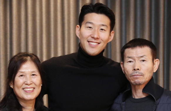 Heung-min Son et ses parents.