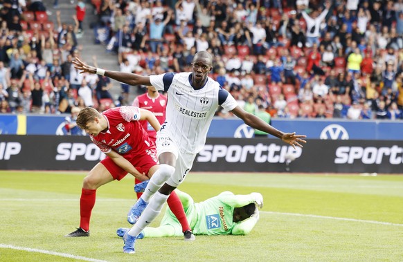 FC Zuerichs Assan Ceesay, jubelt nach seinem Tor zum 1:0 gegen FC Sions Torhueter Timothy Fayulu beim Fussballspiel der Super League zwischen dem FC Zuerich und dem FC Sion im Letzigrund Stadion in Zu ...