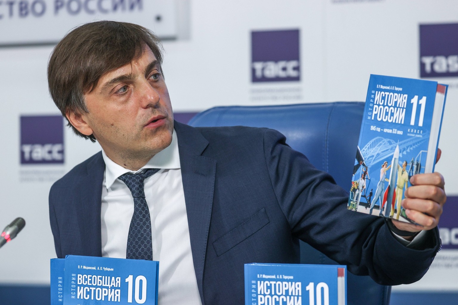 Propagande sur la guerre en Ukraine: Le ministre de l&#039;éducation russe et le nouveau manuel d&#039;histoire