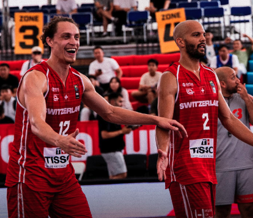 Thomas Jurkovitz et Jonathan Kazadi célèbrent leur qualification en finale du Mondial.