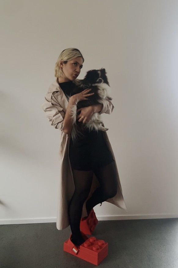 11 idées pour porter les nouvelles Crocs X LEGO.