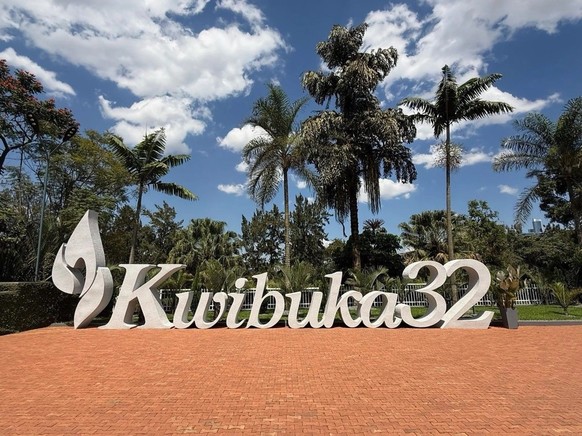 L'entrée du Mémorial du génocide à Kigali, Rwanda. Kwibuka signifie «Souviens-toi». C'est sous ce nom qu'est organisée chaque année la commémoration du génocide perpétré contre les Tuts ...